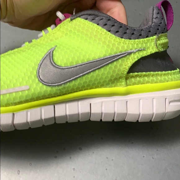 nike free neon yellow
